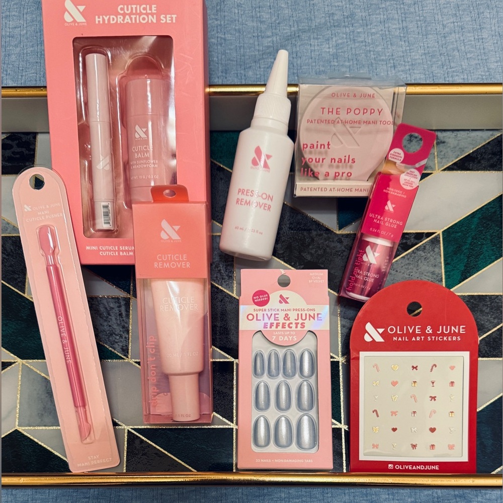🆕 Olive & June 8-Piece Manicure Essentials Kit NIB